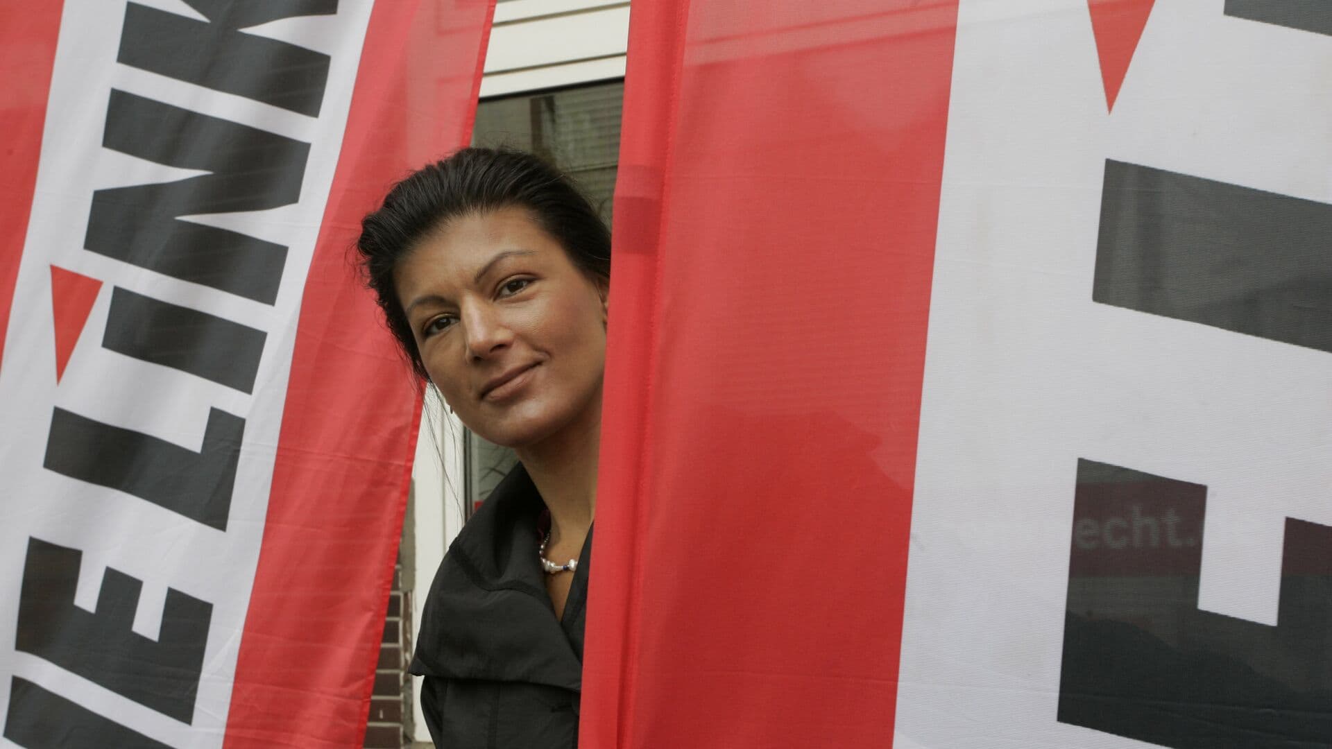 Вагенкнехт задалась вопросом, почему Киев финансируют немцы