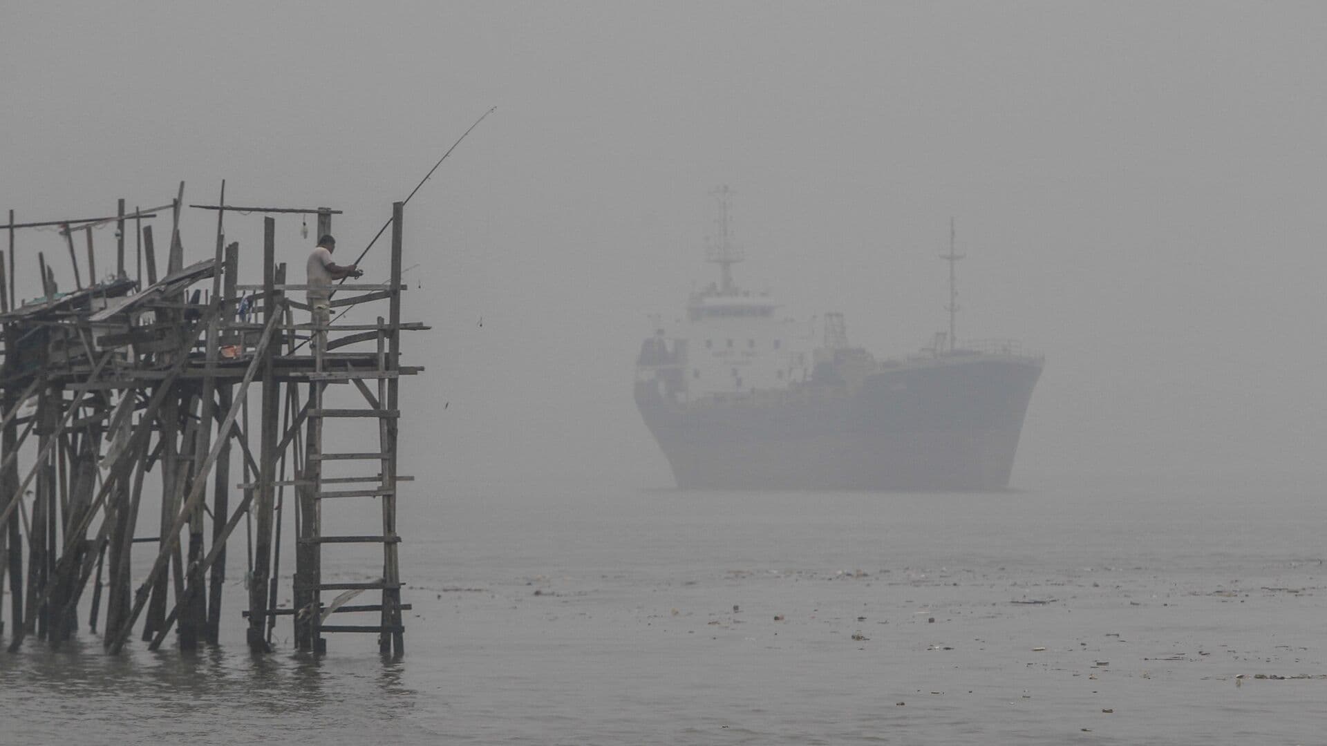 Власти Малайзии утверждают, что задержали два танкера с россиянами на борту