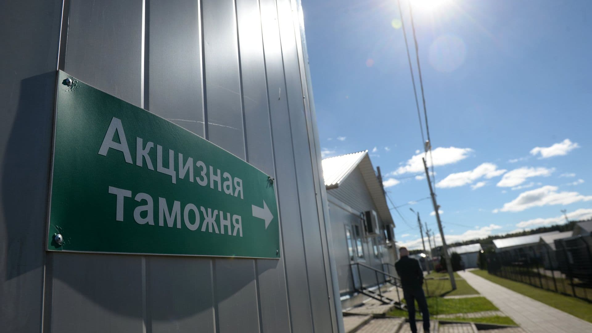 СМИ: в России готовят механизм контроля за импортом легкой промышленности