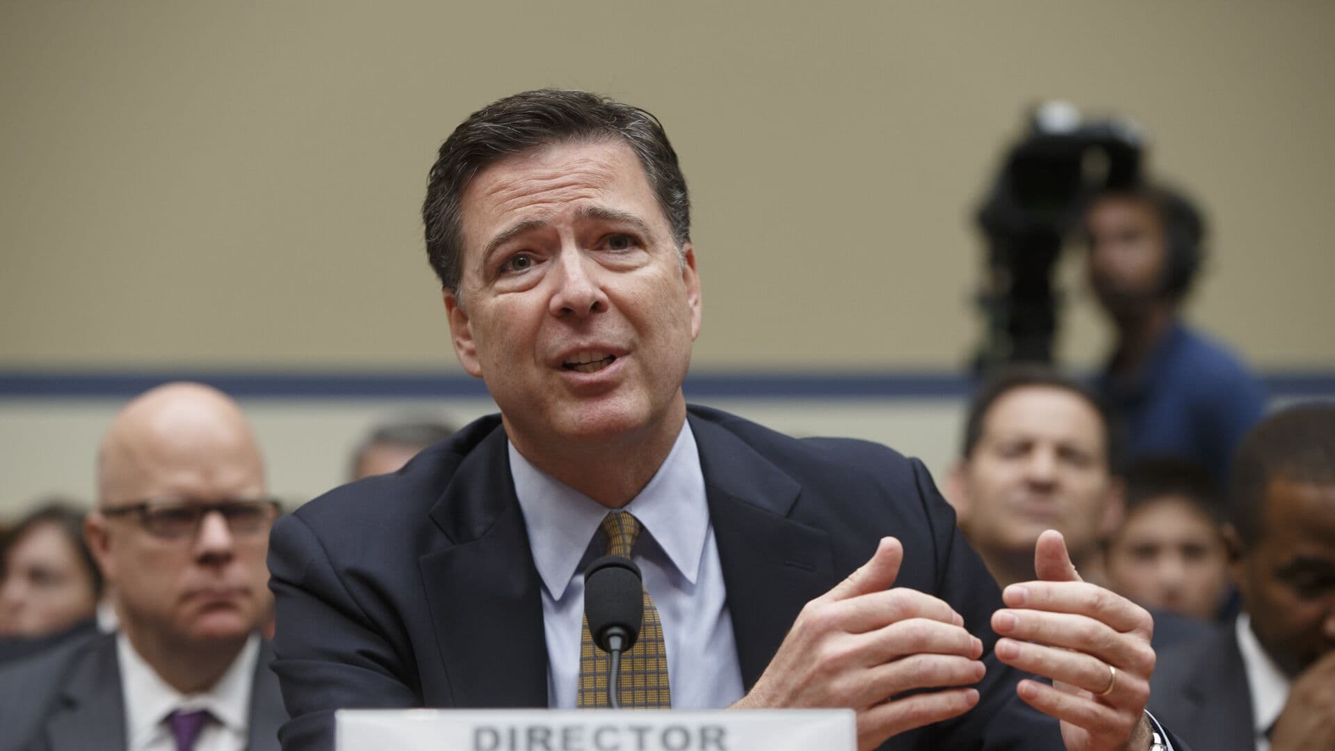 Экс-главе ФБР выписали повестку после угроз Трампа, пишут СМИ