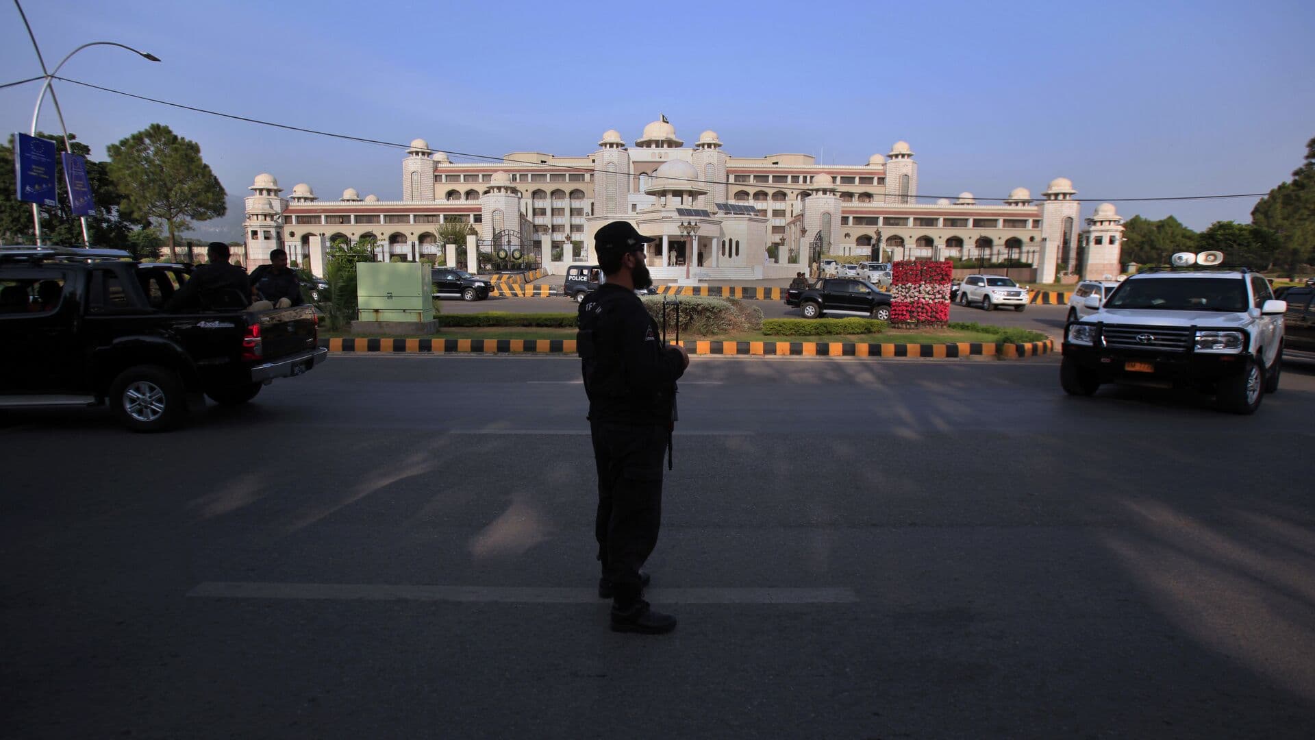 Исламабад не хочет эскалации ситуации с Кабулом, заявил посол