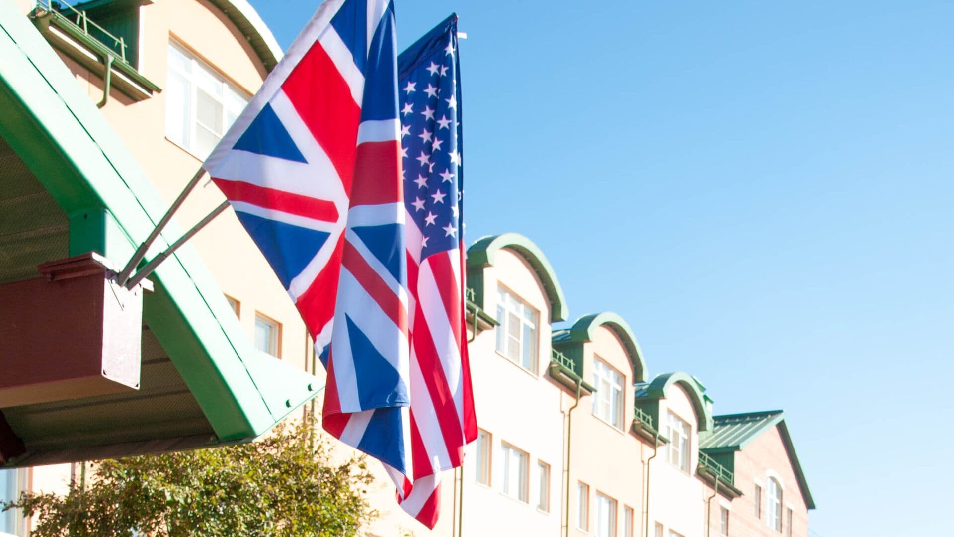 Главы минфинов США и Британии поссорились из-за войны с Ираном, пишут СМИ
