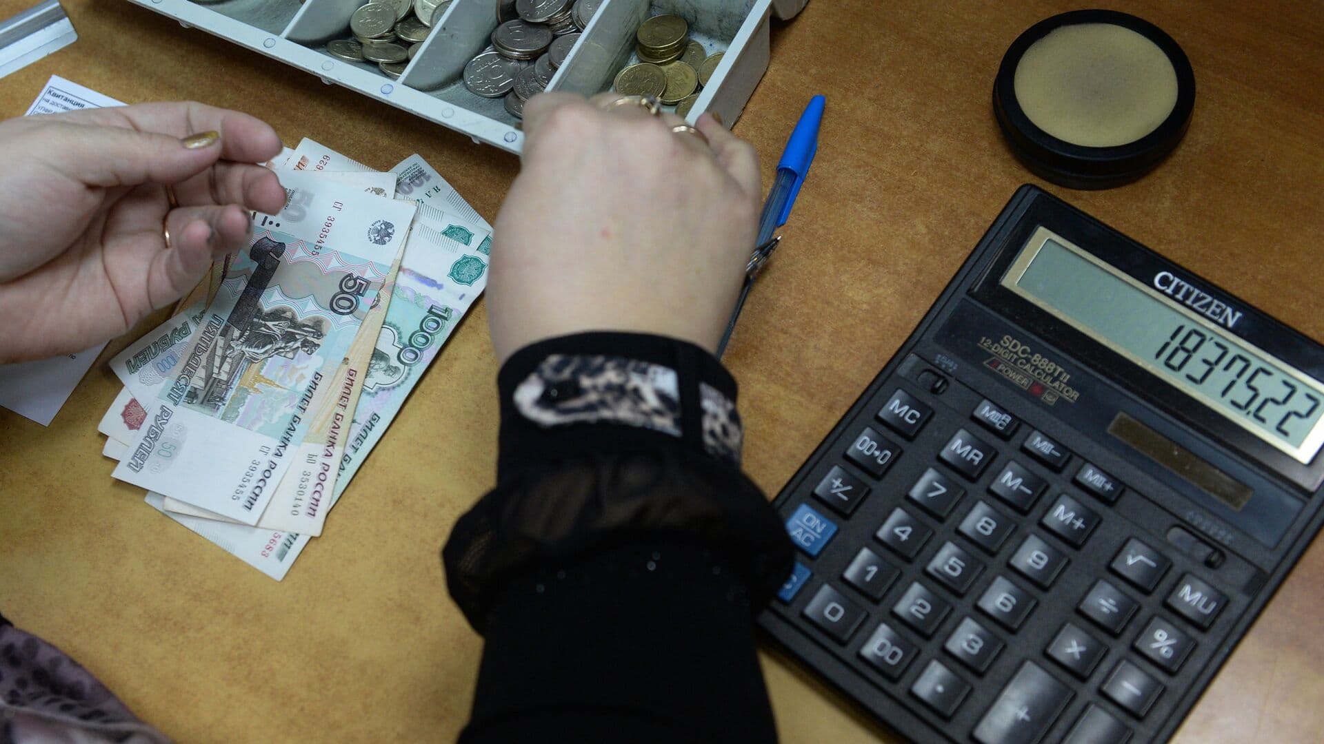 Стал известен средний размер пенсии работающих россиян