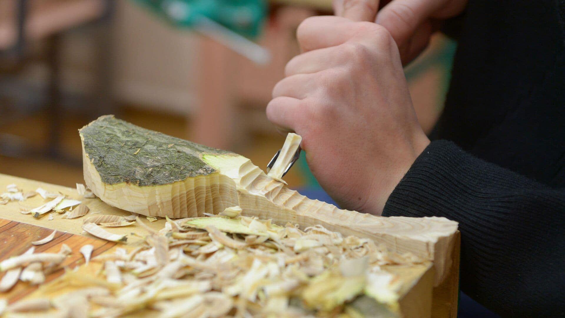 Филолог объяснил, почему фраза "бить баклуши" означает безделье