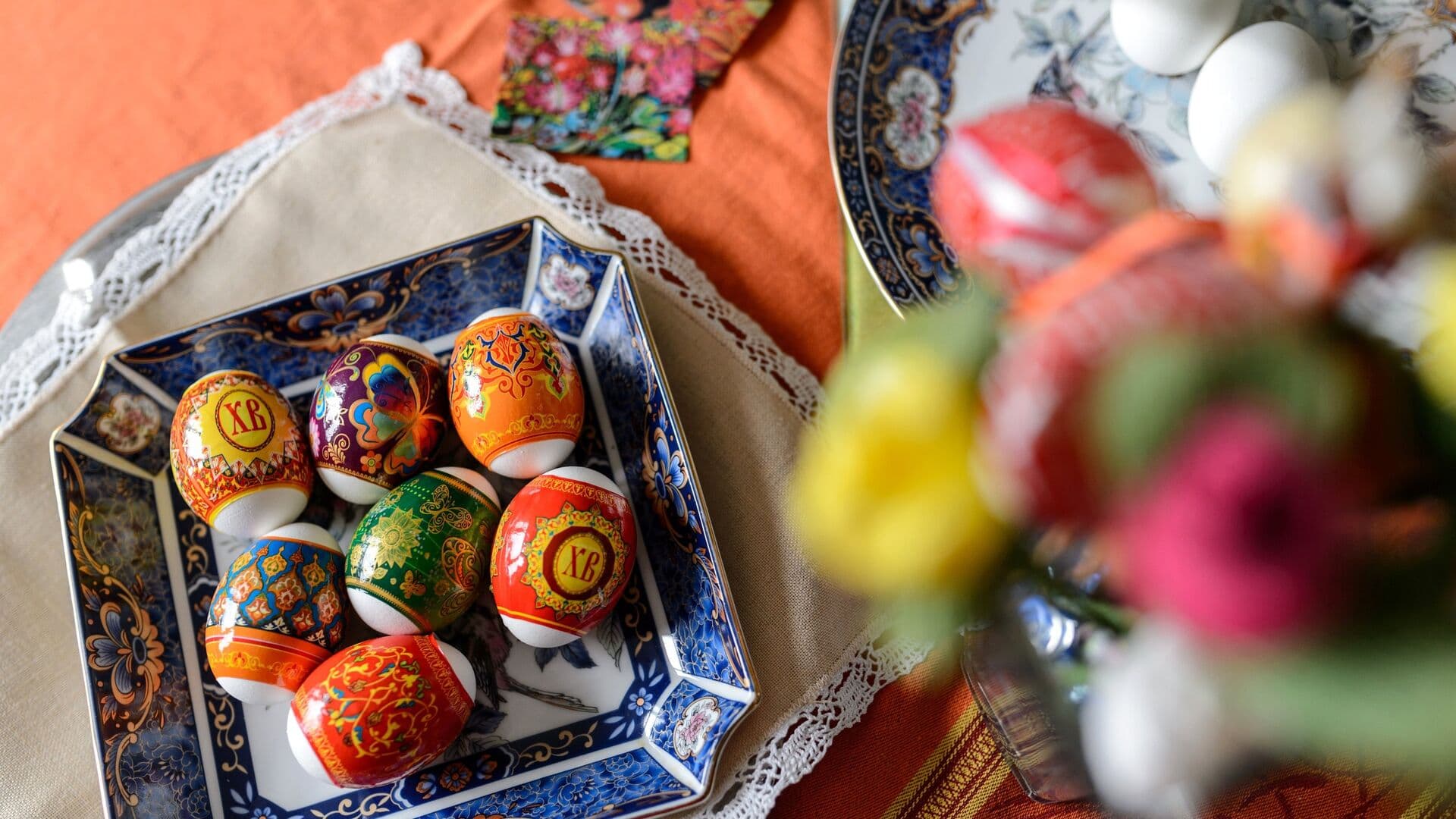 Врач рассказала, как безопасно красить яйца на Пасху