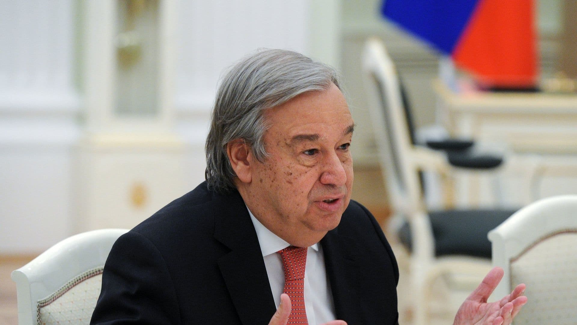Мир неизбежно движется к многополярности, заявил генсек ООН