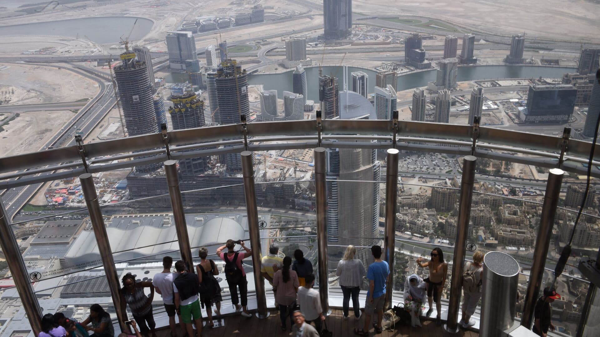 Жительница Дубая рассказала об отсутствии укрытий в городе