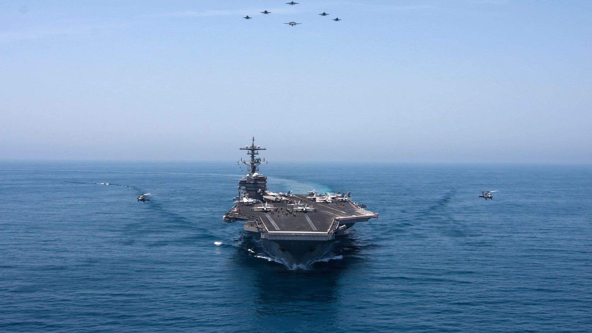 Третий авианосец США готовится к отправке на Ближний Восток, сообщают СМИ