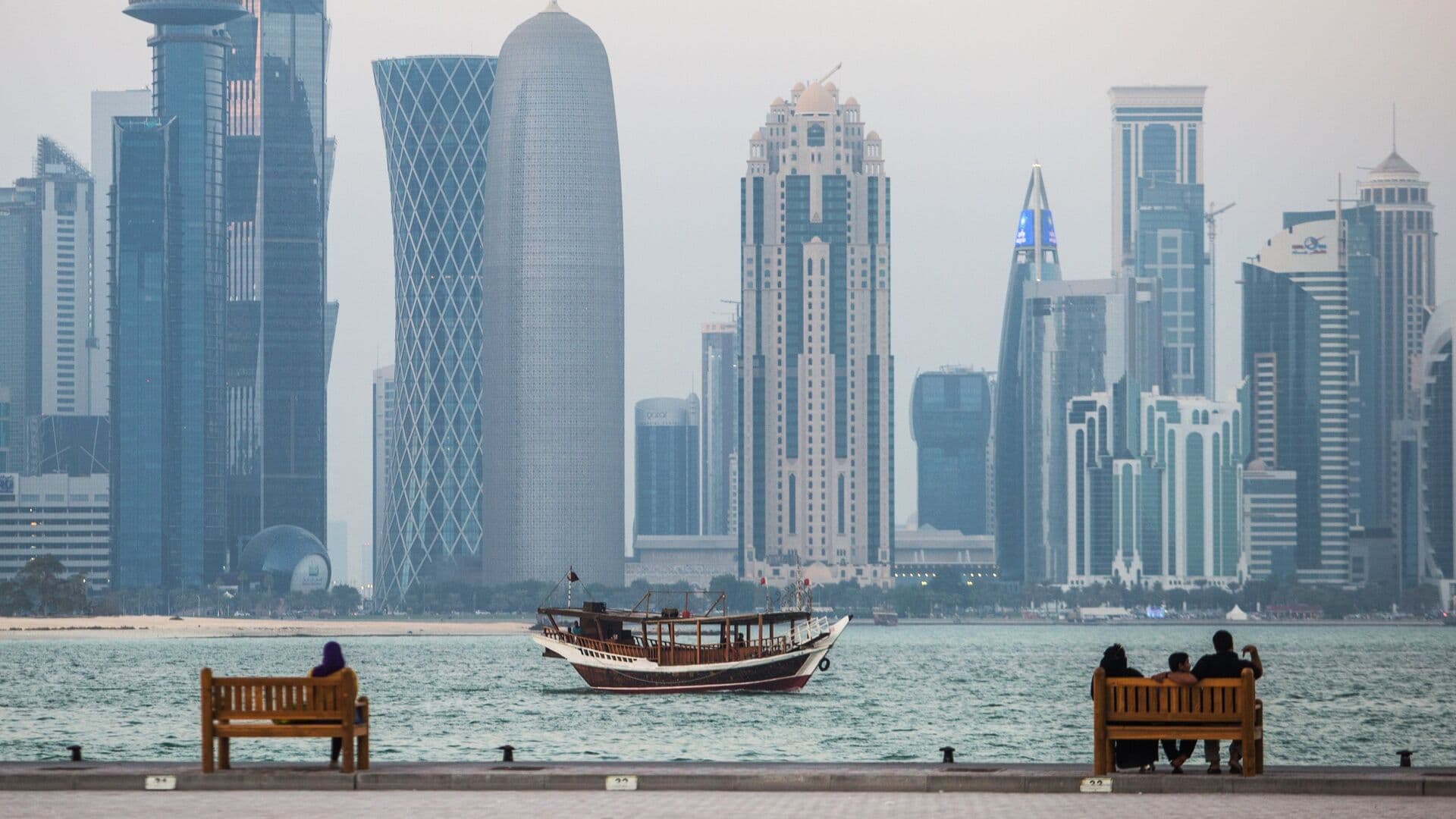 Катар эвакуирует жителей, проживающих рядом с посольством США