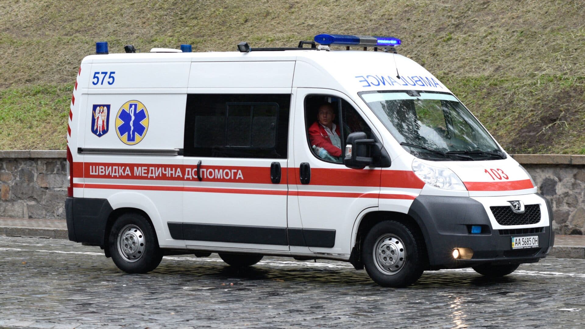 В Днепропетровске сотрудник военкомата сбил ребенка на детской площадке