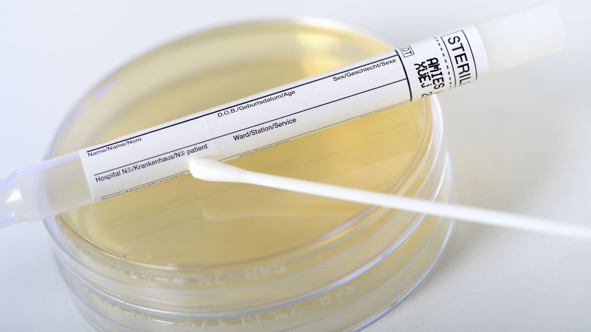 Брянский депутат предложил делать ДНК-тесты в роддоме