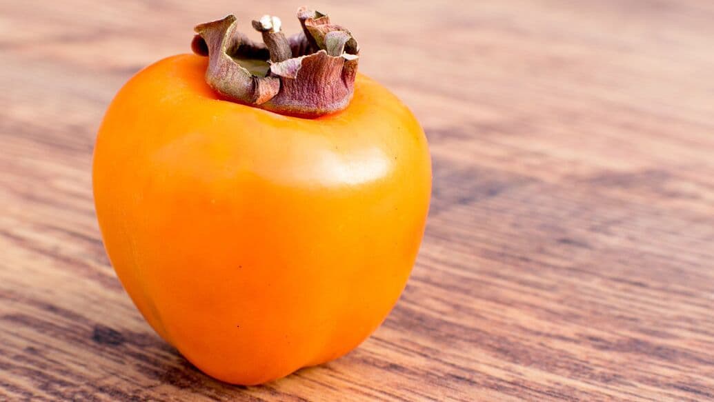 Гастроэнтеролог предупредил об опасном свойстве хурмы