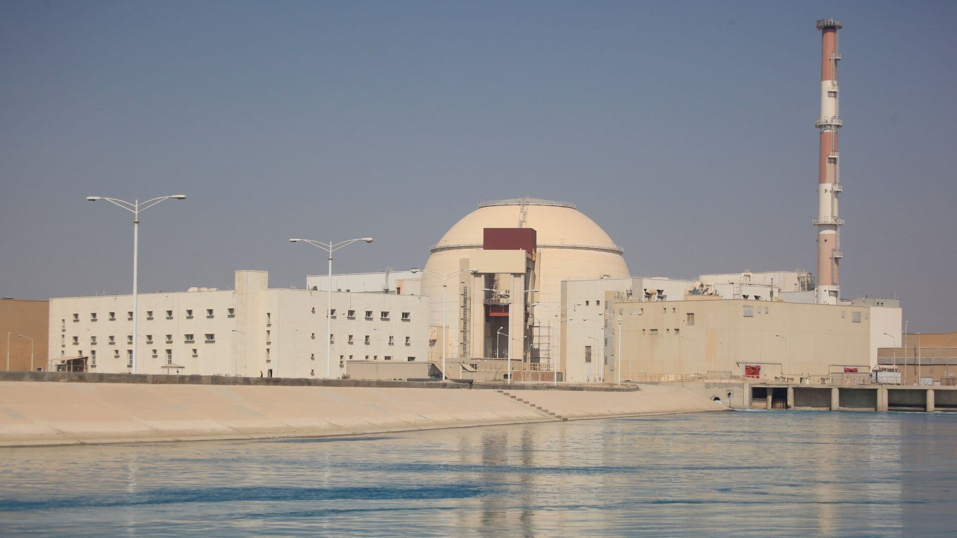 Израиль учитывает озабоченности России по АЭС "Бушер", заявил посол