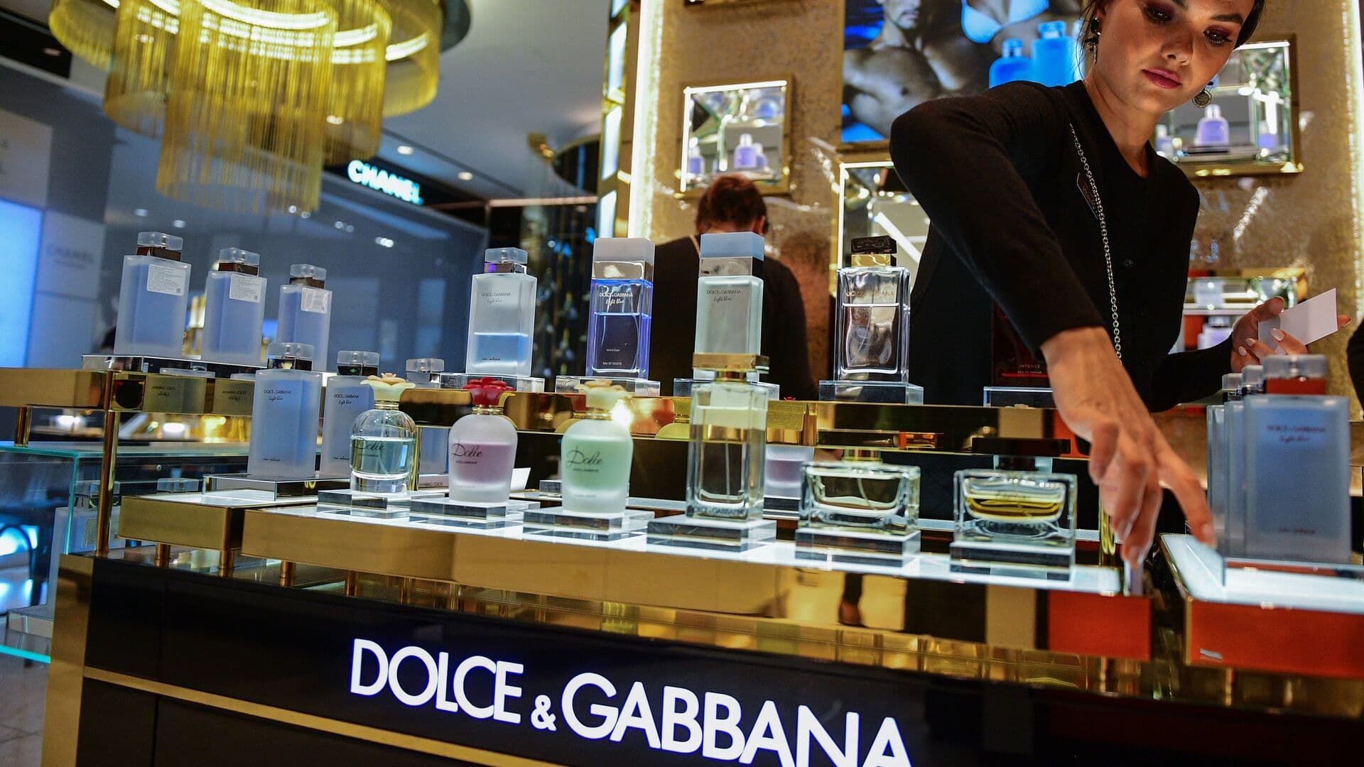 Франция стала главным европейским экспортером парфюма в Россию