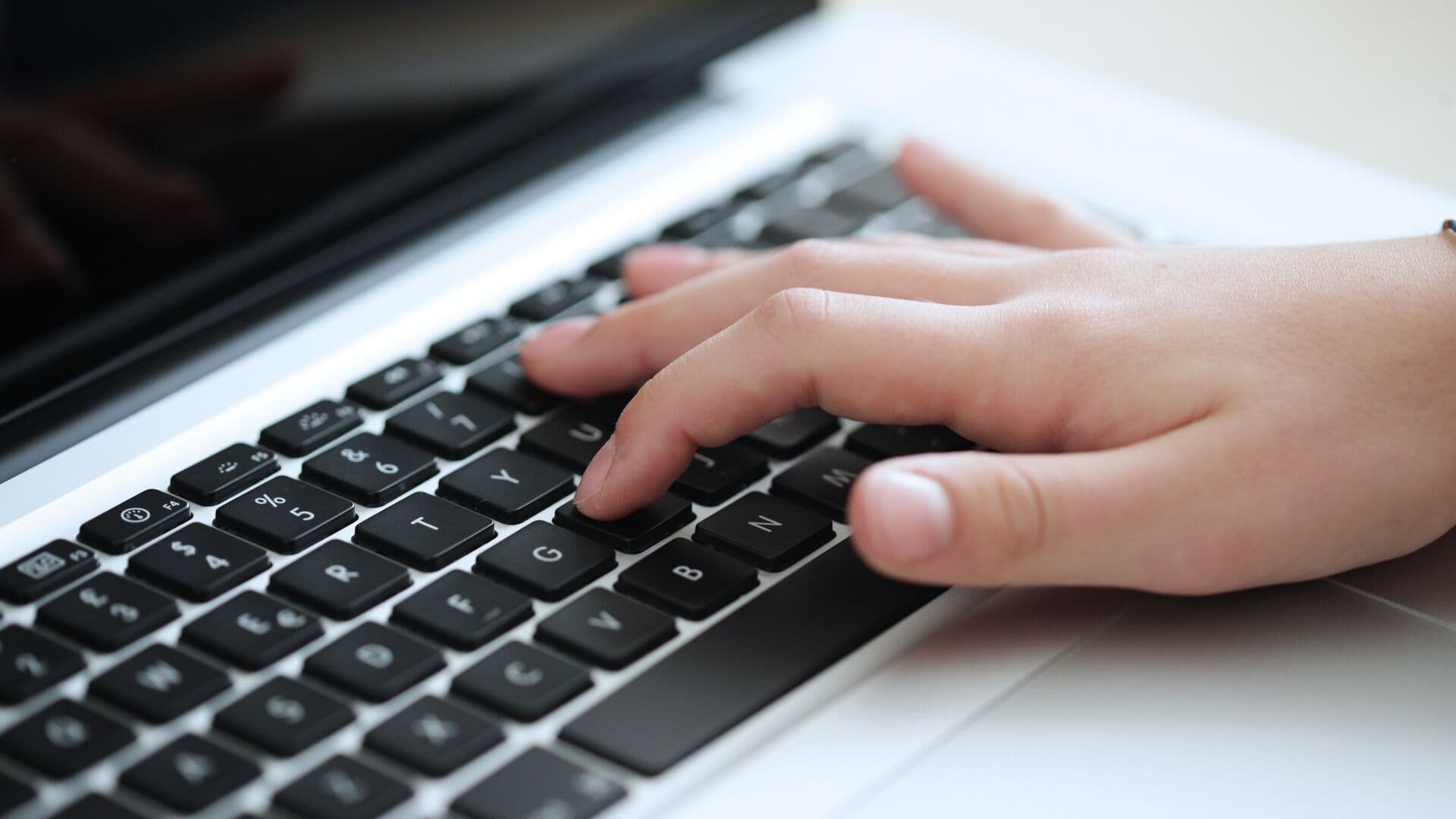 В Греции запретят доступ к соцсетям для детей