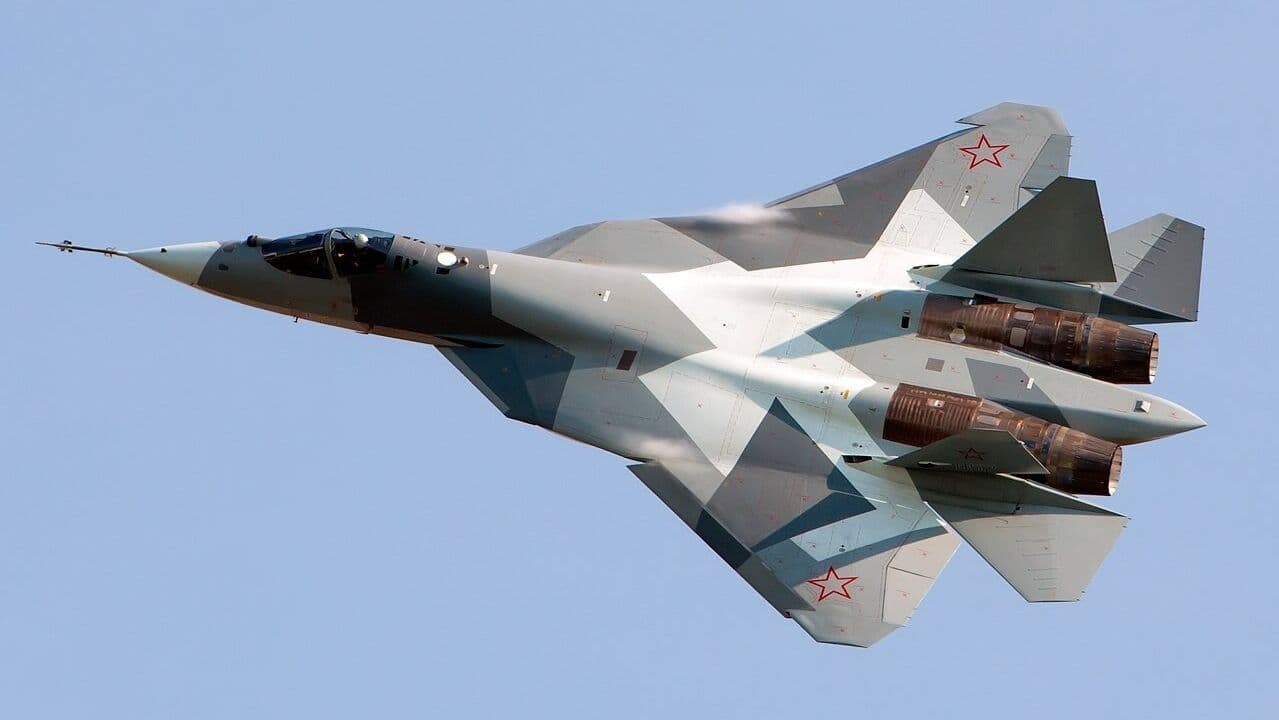 Двухместную версию Су-57 ждет успех на зарубежных рынках, заявила ОАК