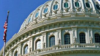Госдолг США превысил объем американской экономики, сообщил Fox Business