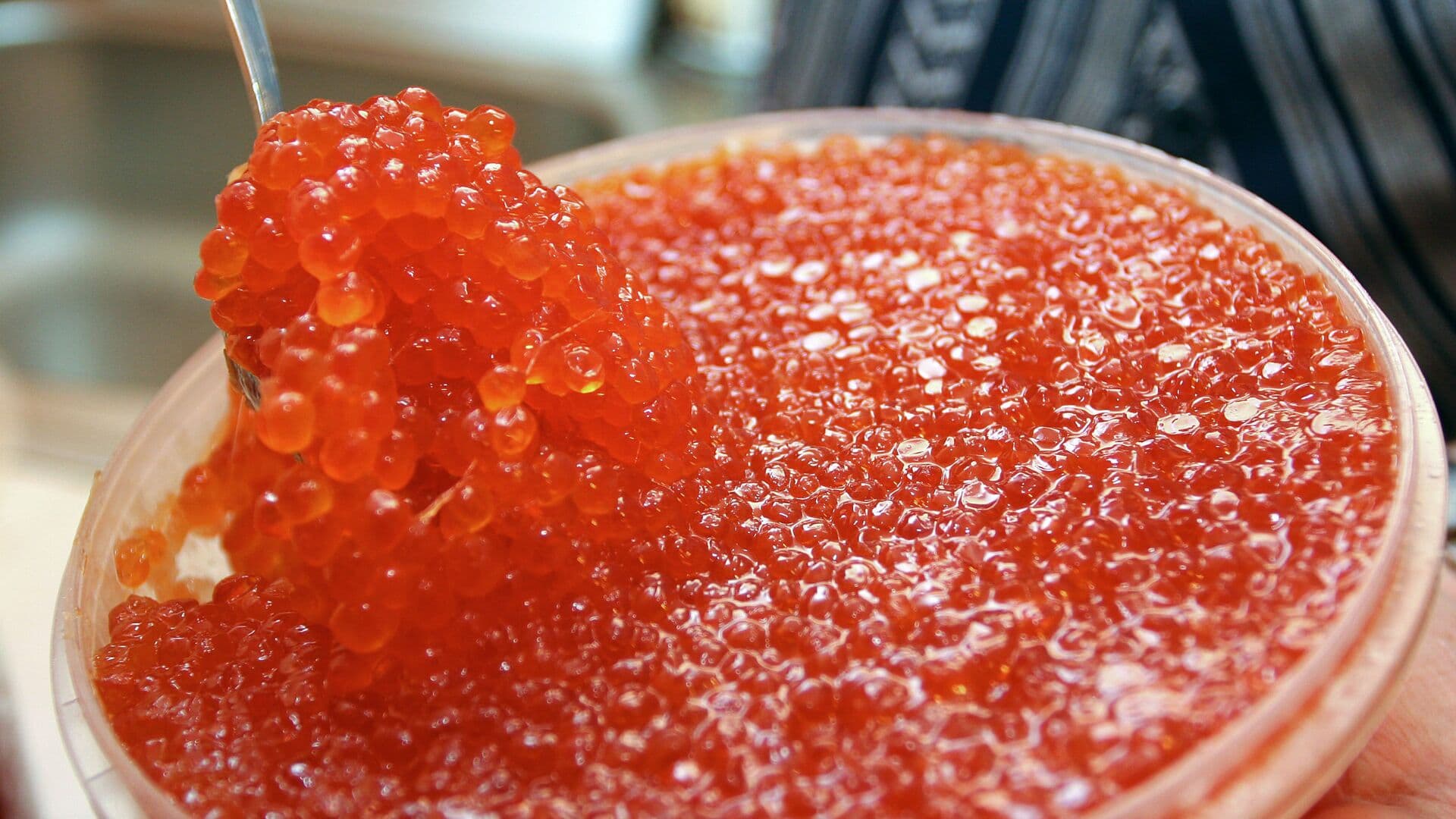 Россияне удвоили покупки красной икры за масленичную неделю