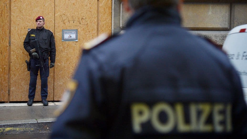 В Вене ищут подозреваемых в краже колье стоимостью пять миллионов евро