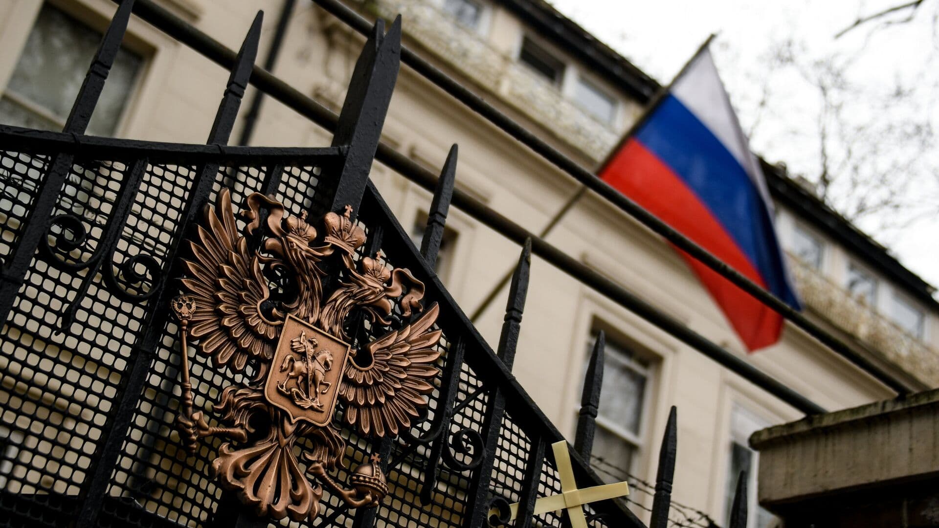 Новые санкции Лондона не повлияют на ход СВО, заявило посольство России