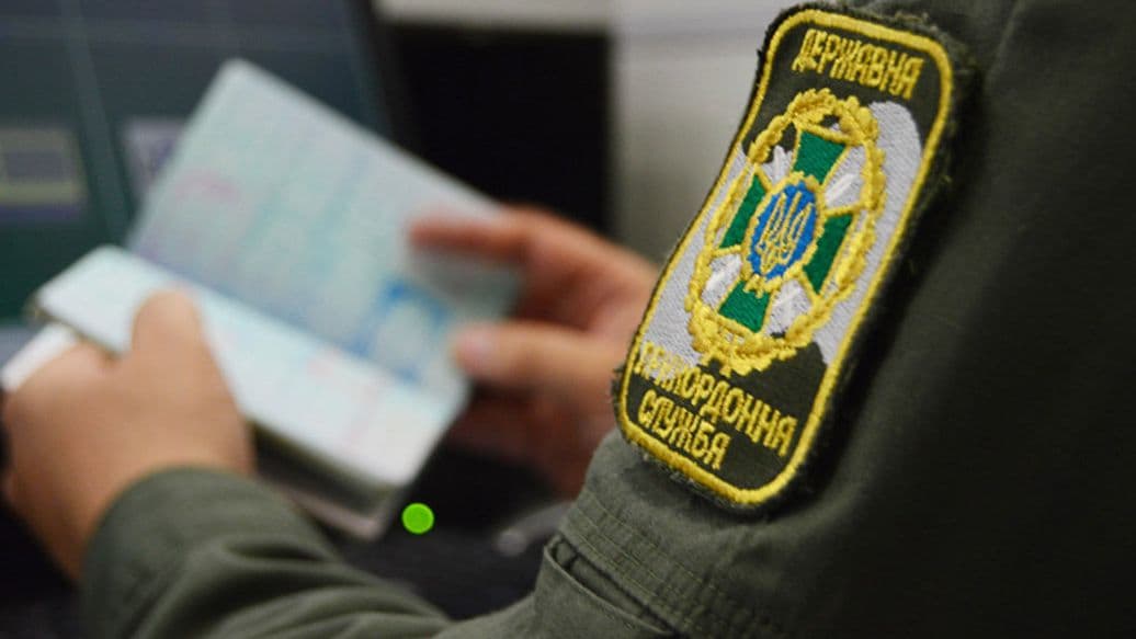 На Украине двух мужчин задержали за нелегальную переправку уклонистов