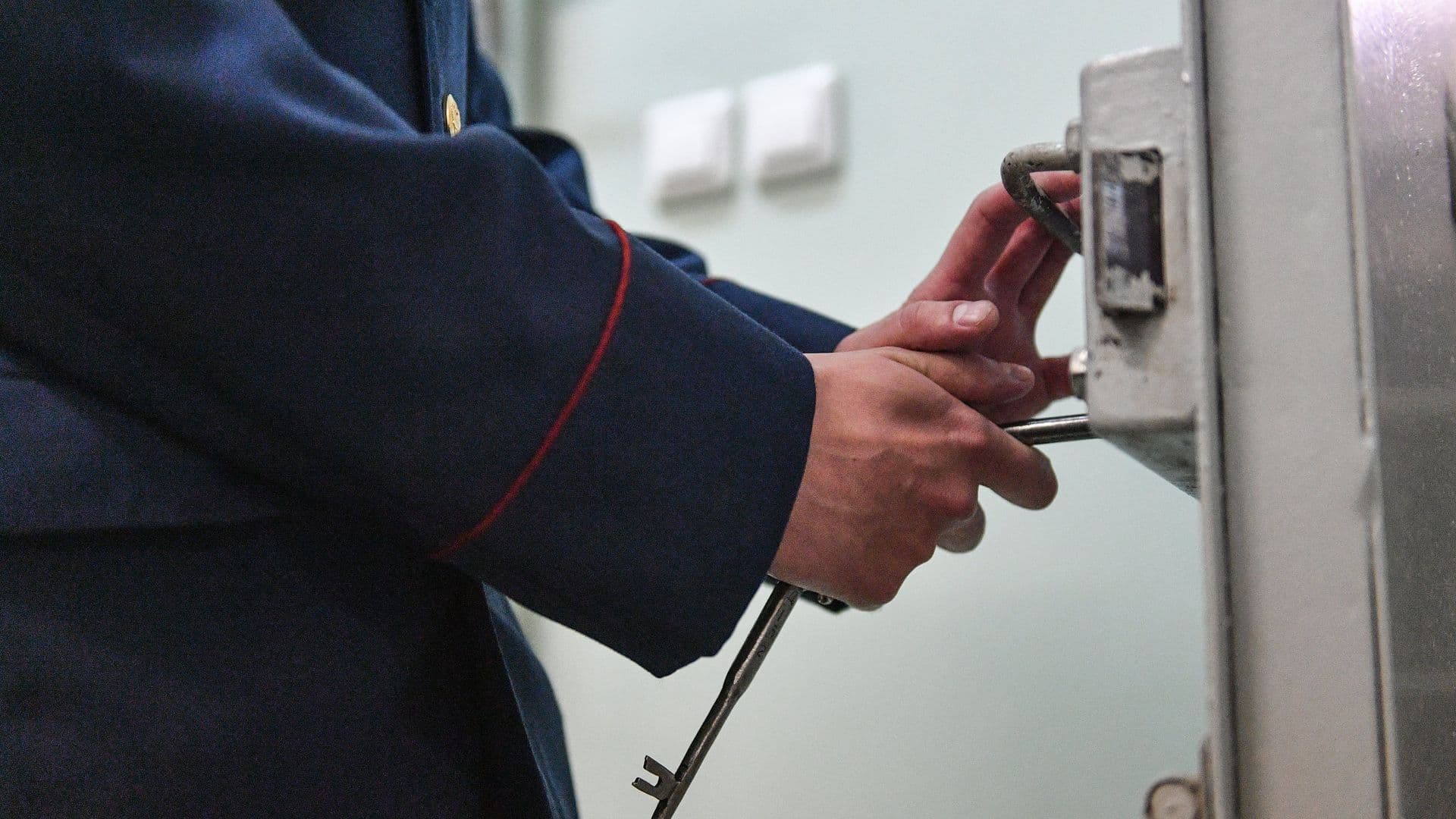 В Москве арестовали мужчину, стрелявшего из пневматики по мусорным бакам