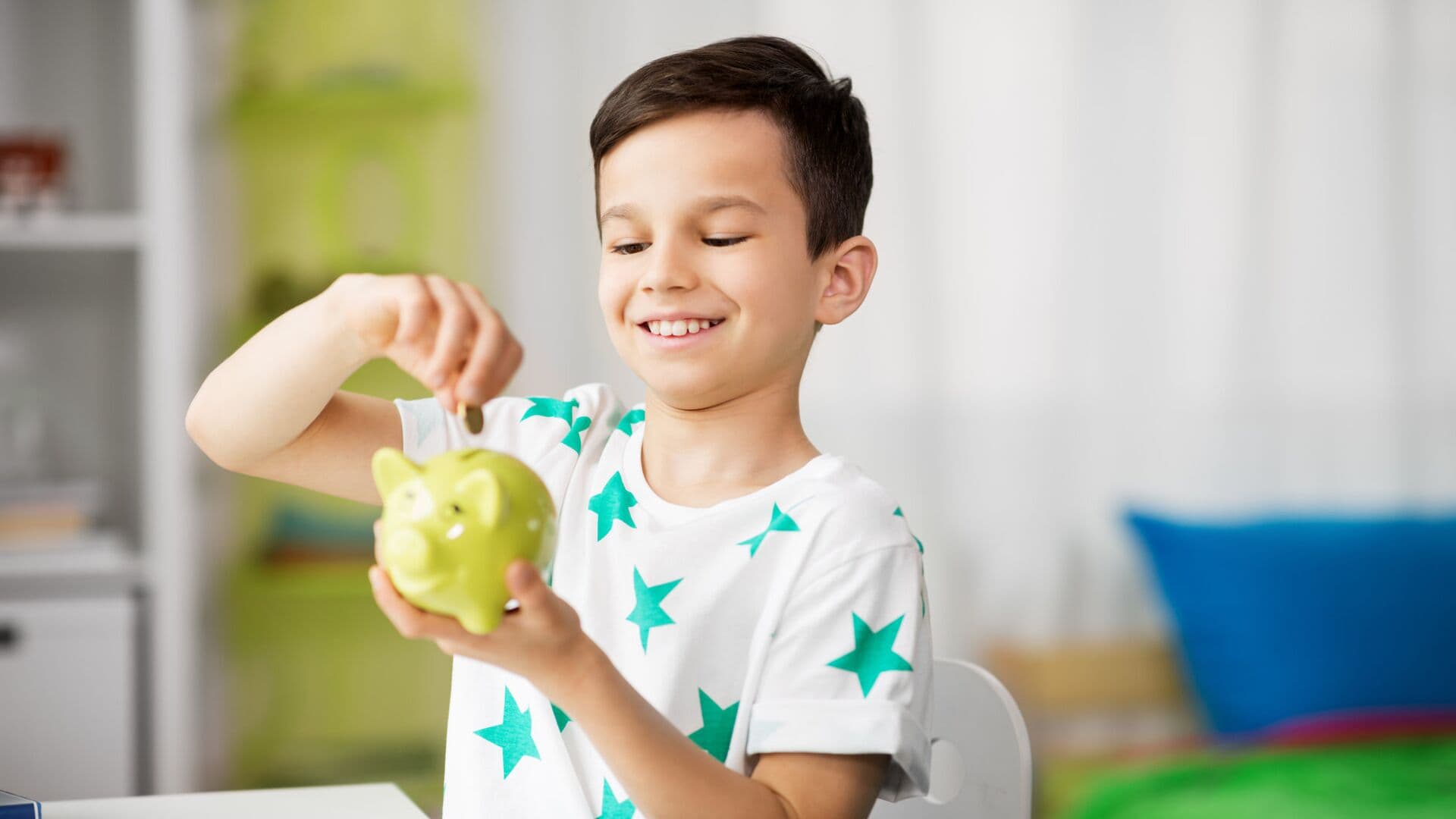 Эксперт рассказала, как научить ребенка правильно тратить деньги