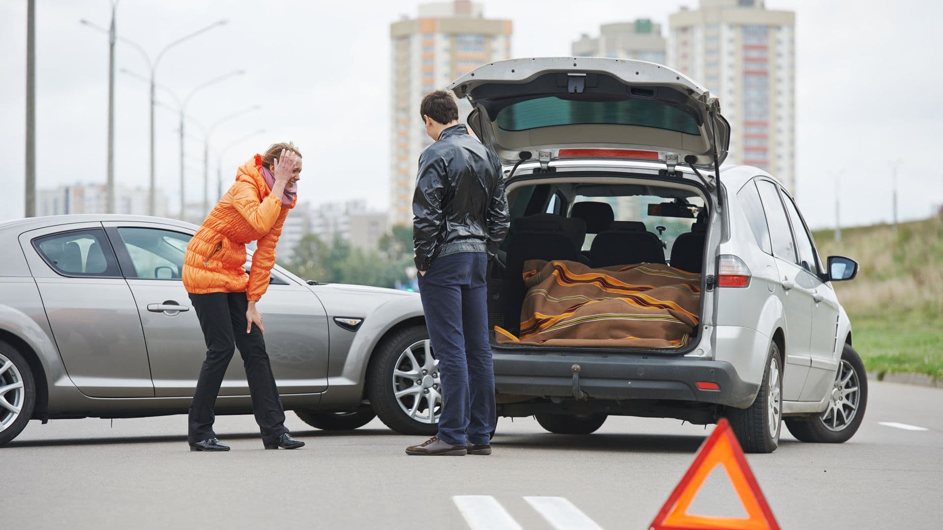 Юрист объяснил, почему нельзя оставлять записку на лобовом стекле после ДТП