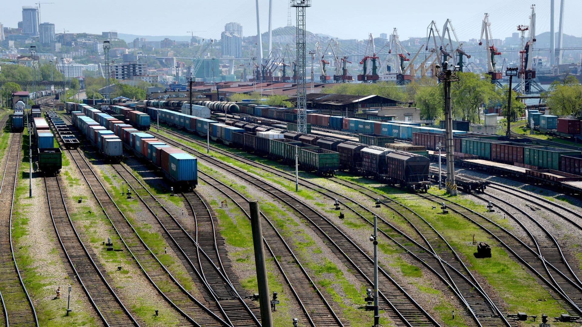 Поезд из Владивостока в Москву следует с опозданием на более чем 5,5 часов