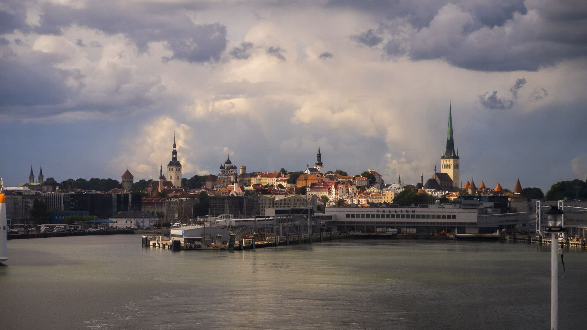 Запрет на заход судов в эстонские воды лишил водолазов работы, пишут СМИ