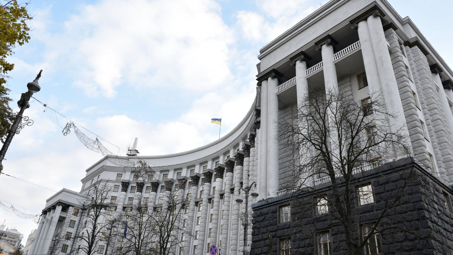 На Украине отменили ограничения на выезд для части женщин-чиновников