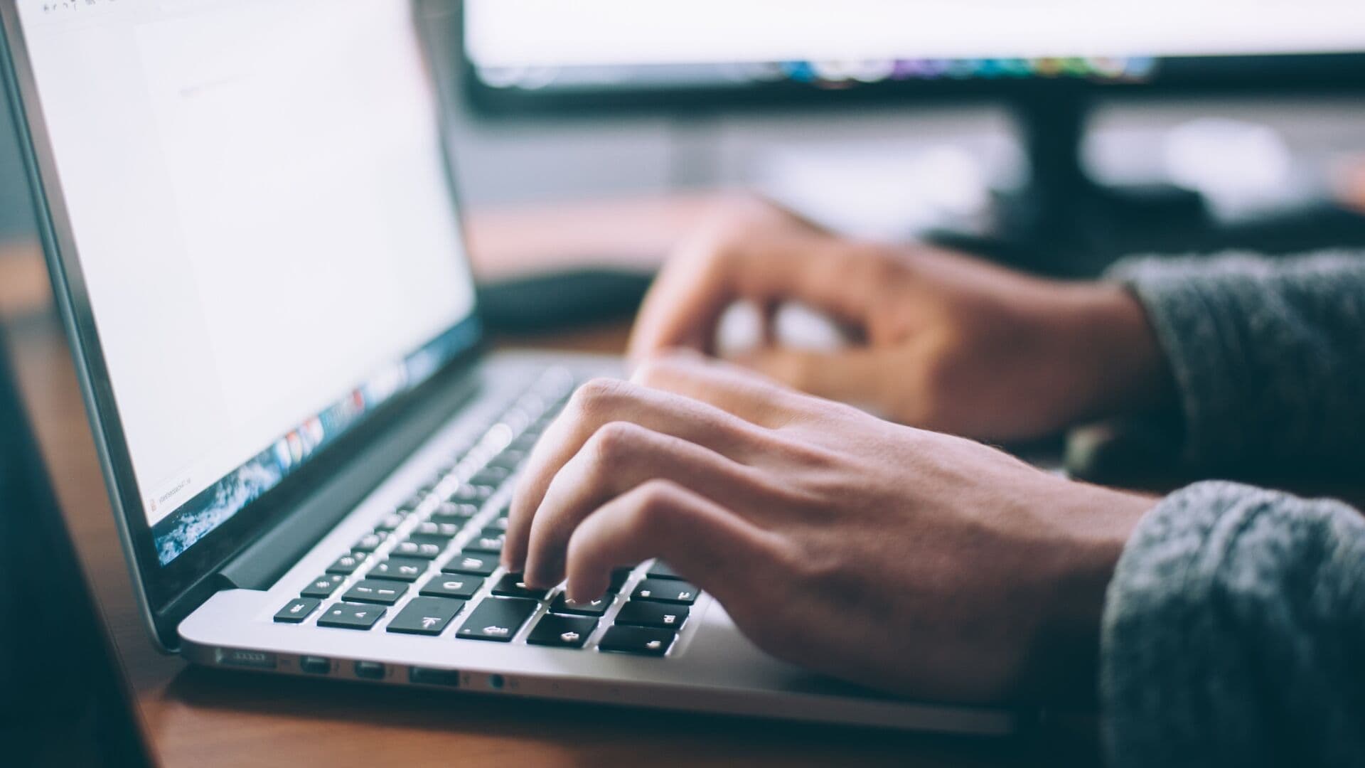 Стало известно, для чего россияне используют ИИ в творчестве