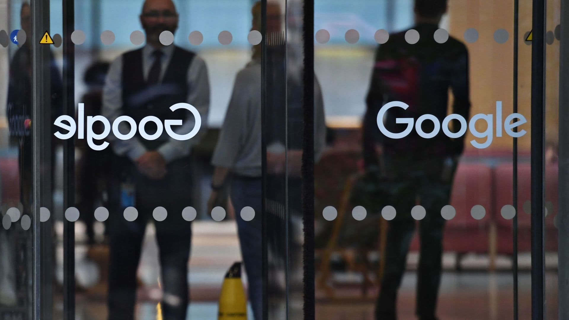 Суд отклонил кассации Google на взыскание средств в пользу "Гугла"
