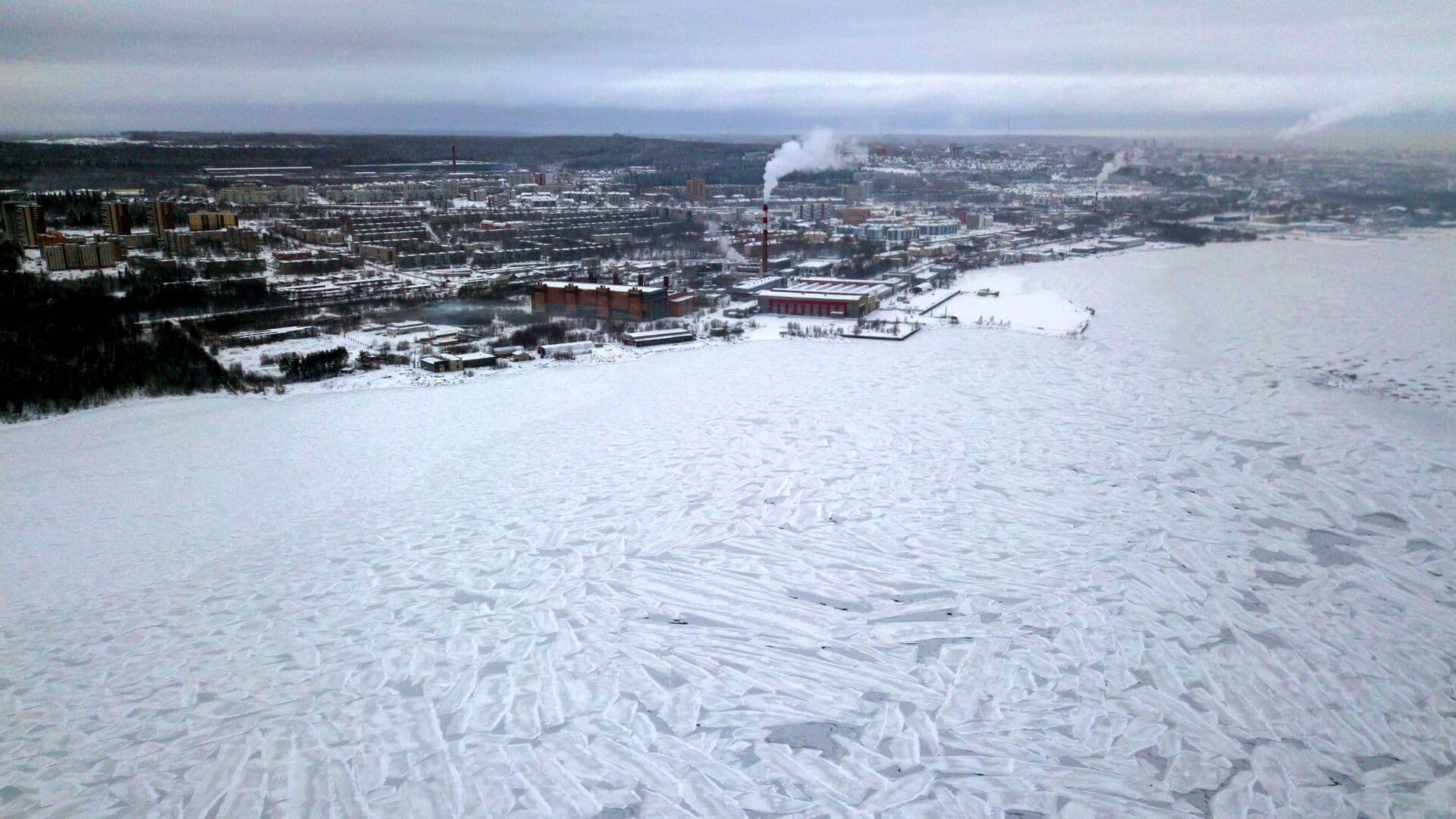 В Карелии на льду Онежского озера нашли лыжи пропавшего мужчины