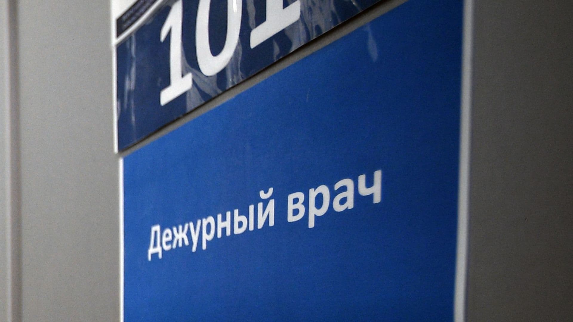 Косметолог назвала причины хронических отеков под глазами