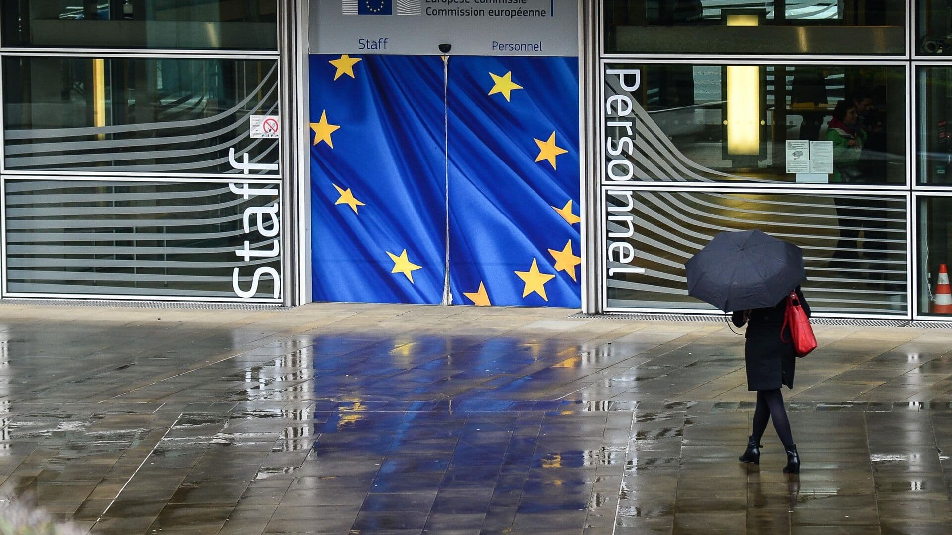 Страны ЕС не задействовали свои нефтяные резервы, заявили в ЕК