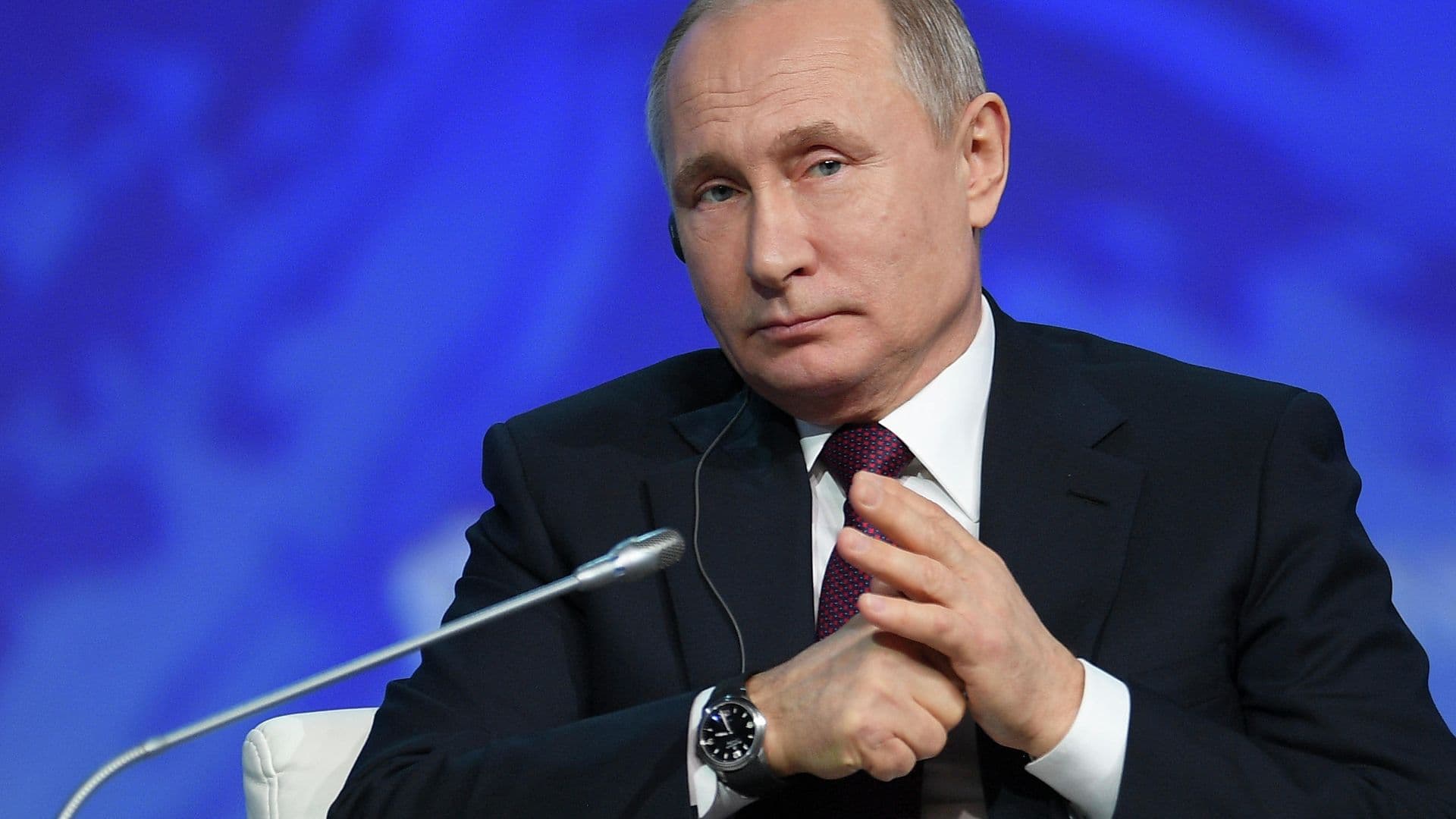 Путин заявил об опасности информационного мусора в интернет-пабликах