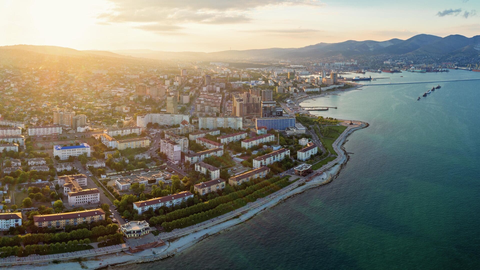 В Новороссийске при атаке дронов ВСУ получили повреждения 25 домов