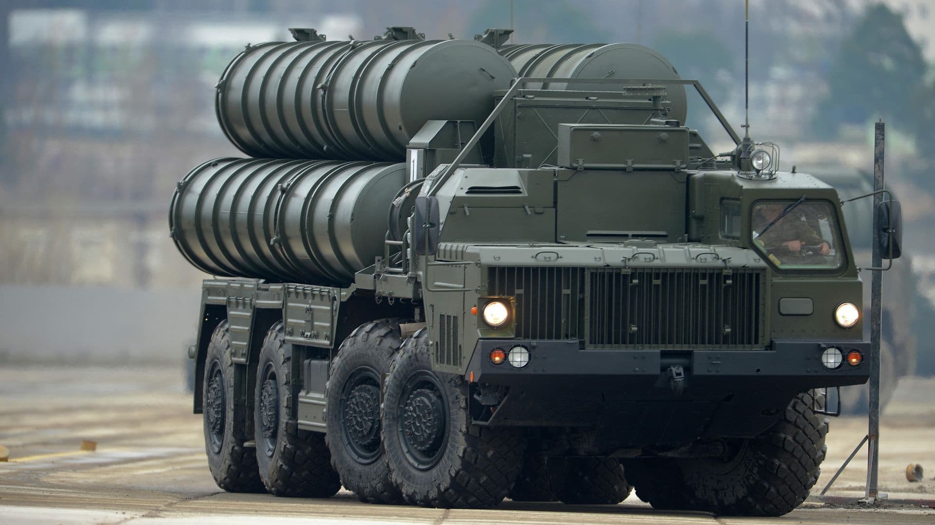 Турция ищет совместные решения по российским С-400, заявил глава МО страны