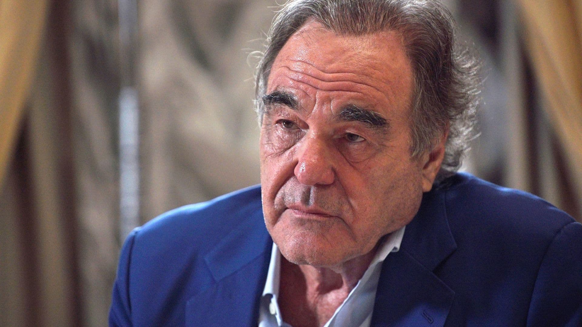 Песков рассказал, что отличает Стоуна от других деятелей западной культуры