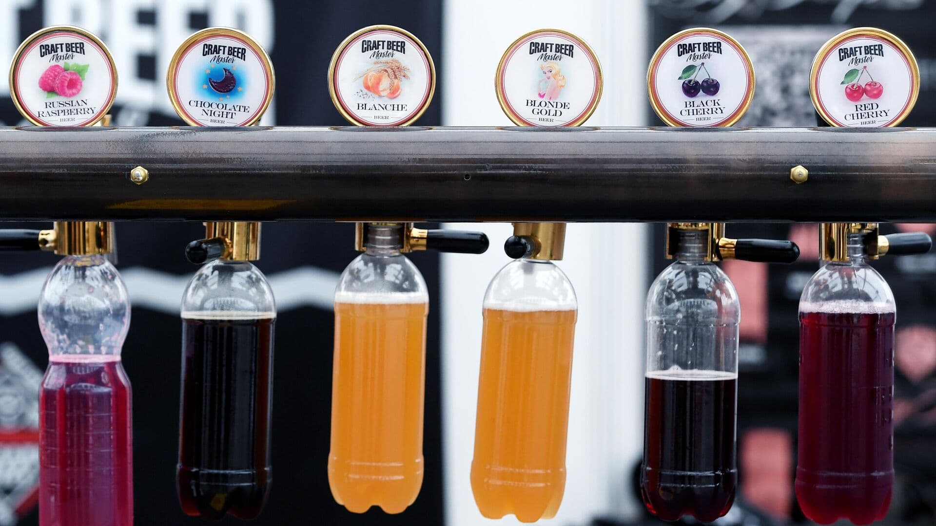 Россияне пьют 66,5 миллионов литров разливного пива ежемесячно