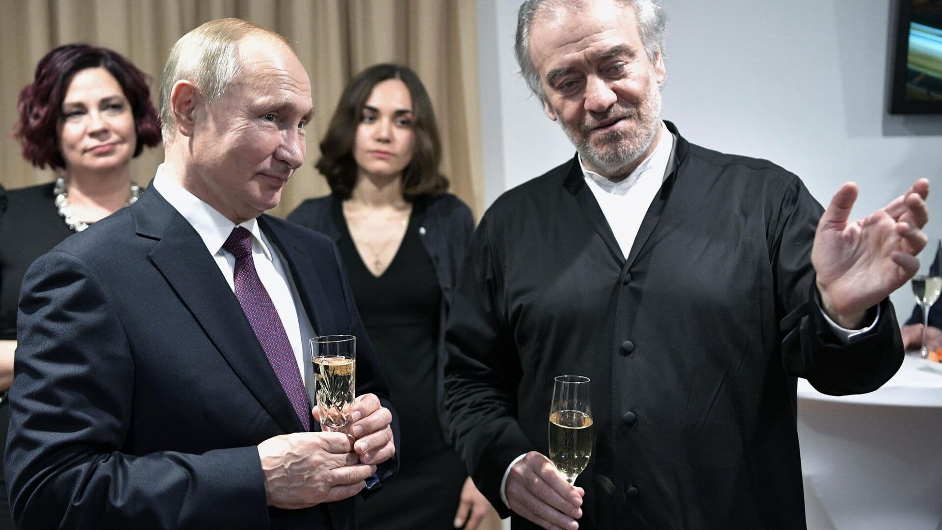 Путин пошутил о работоспособности Гергиева: не ест, не спит — и вам не даст