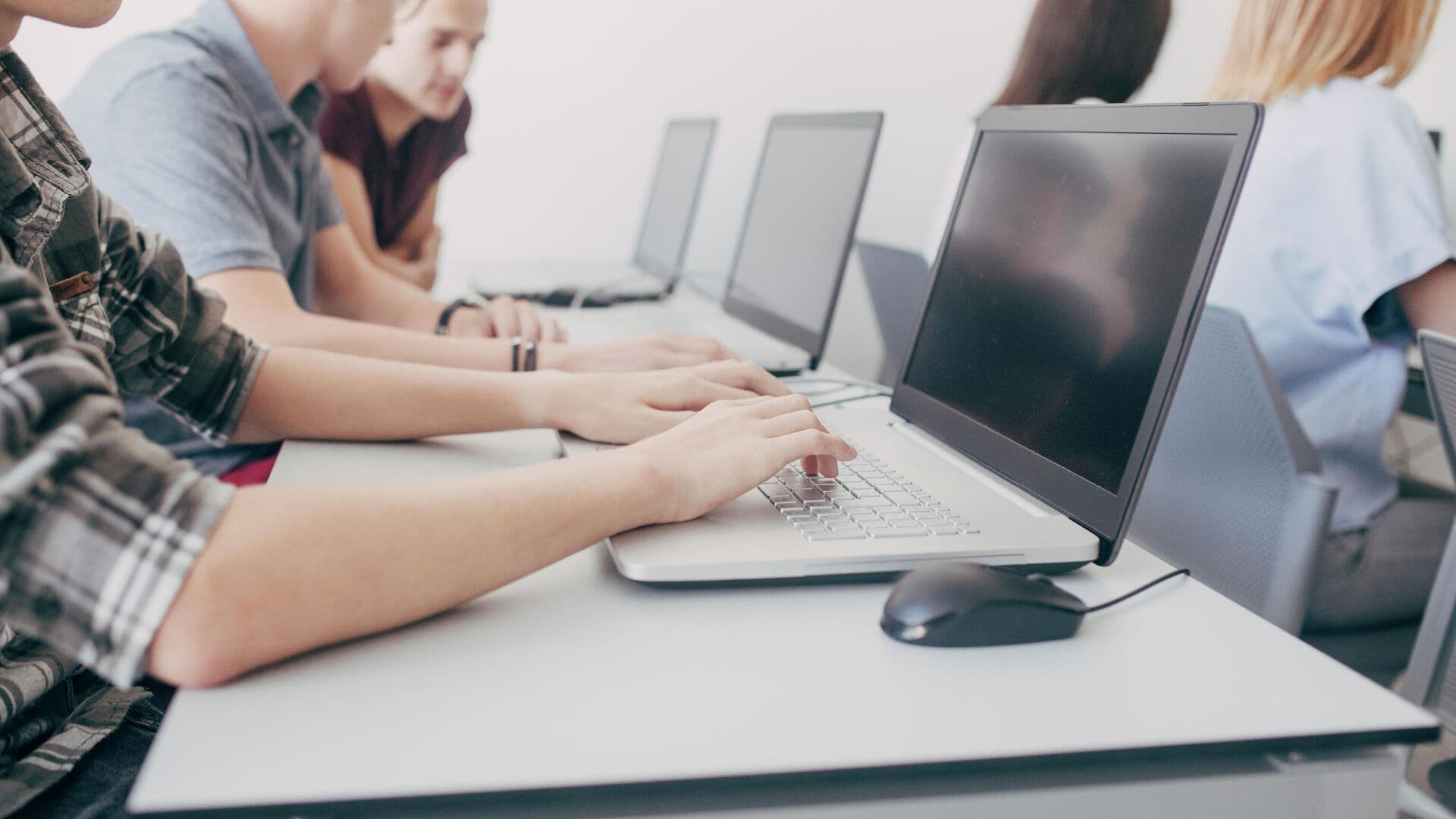 Второй иностранный язык не станет обязательным в старших классах