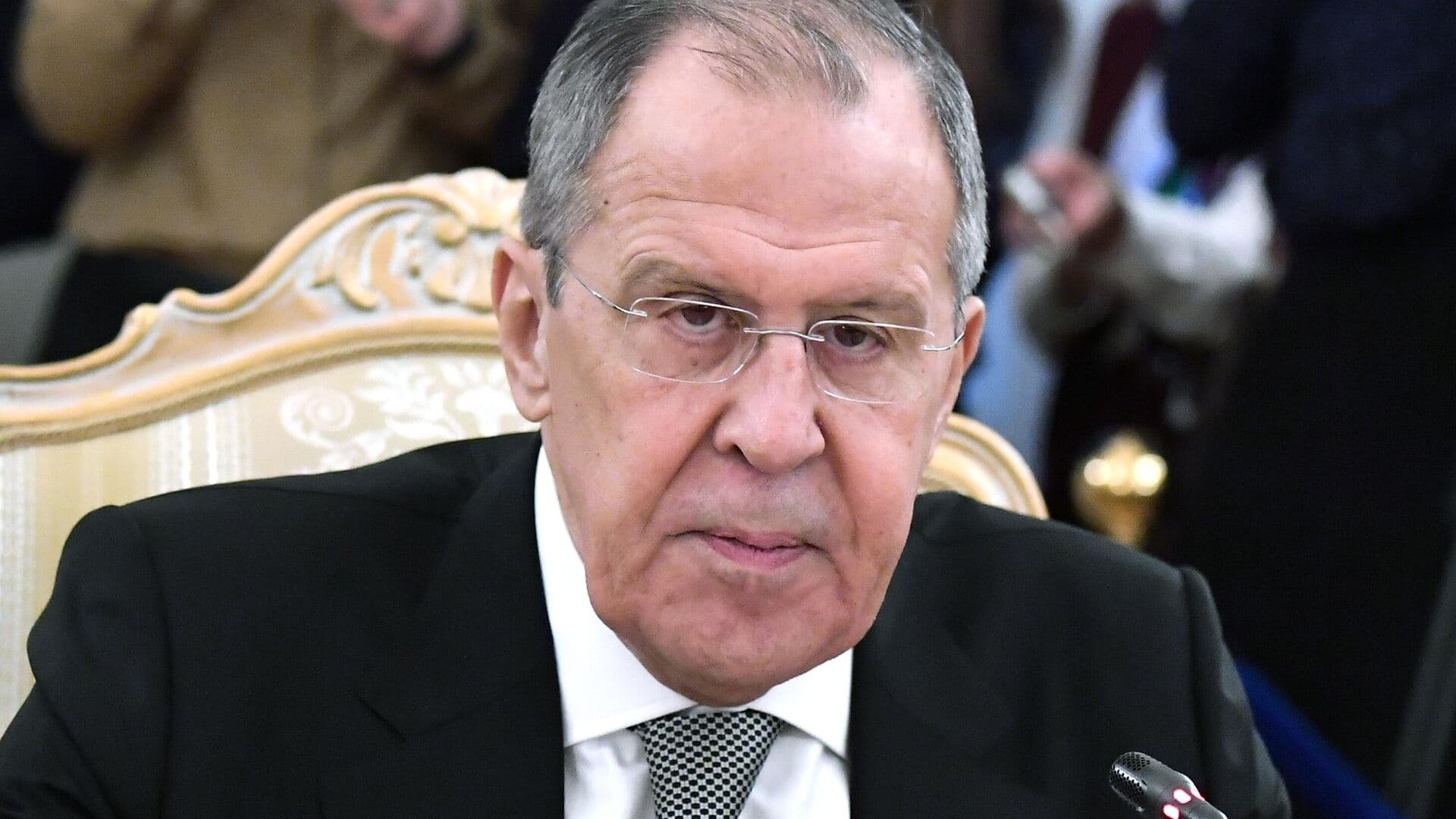 Глава МИД Японии ушел от ответа на вопрос о словах Лаврова о нефти