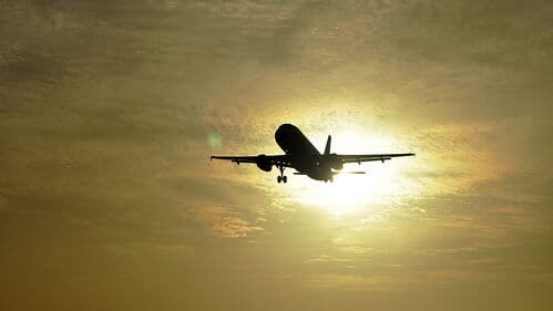 Первый за день пассажирский самолет покинул аэропорт Дубая