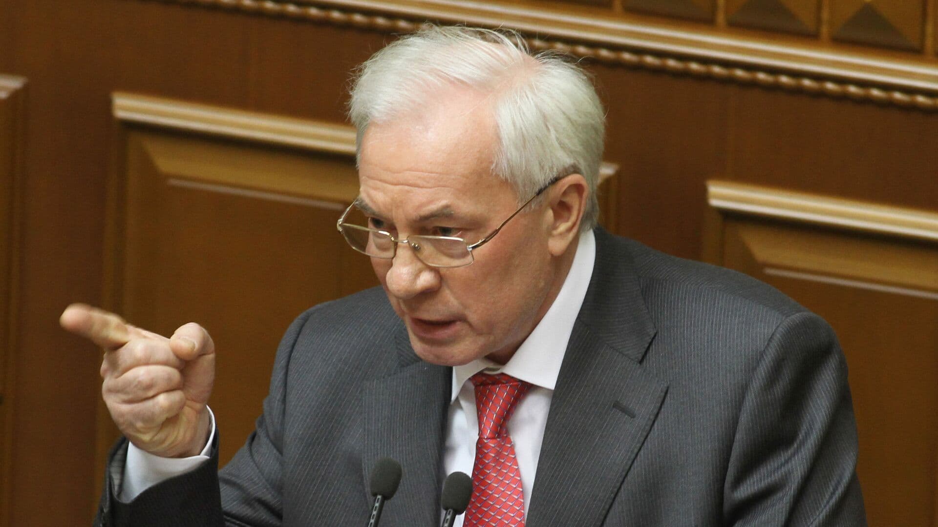 Донбасс никогда не будет входить в состав Украины, заявил Азаров