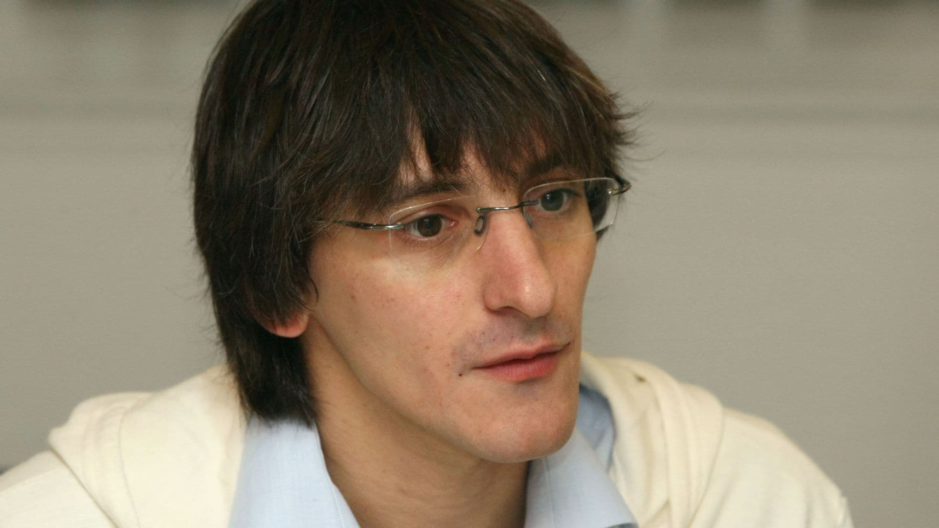Следствие попросило арестовать ведущего телеканала "Дождь"* Фишмана**