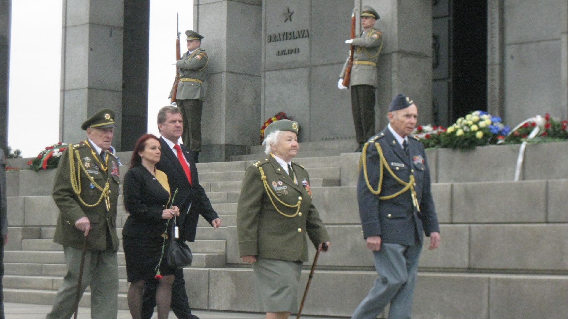 В Словакии почтили память советских воинов, освобождавших Братиславу
