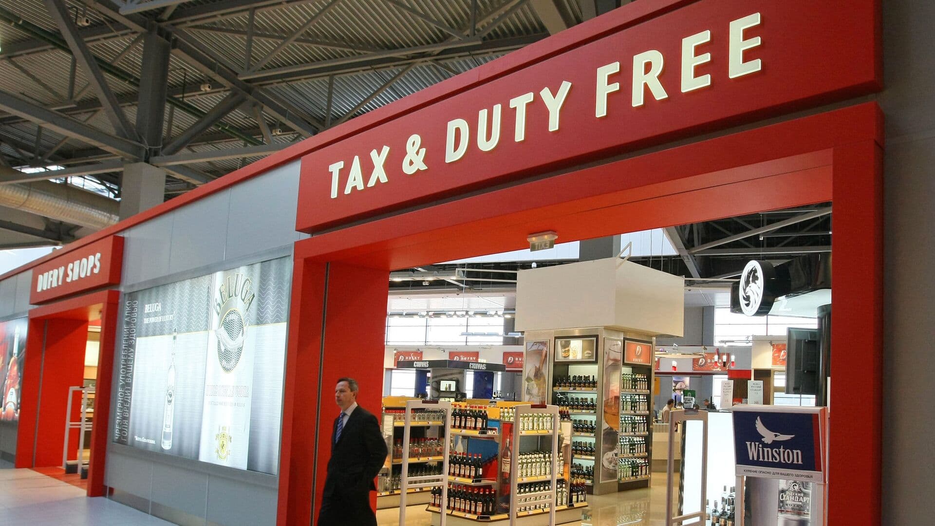 Правительство отозвало проект о продаже алкоголя в duty free, пишут СМИ