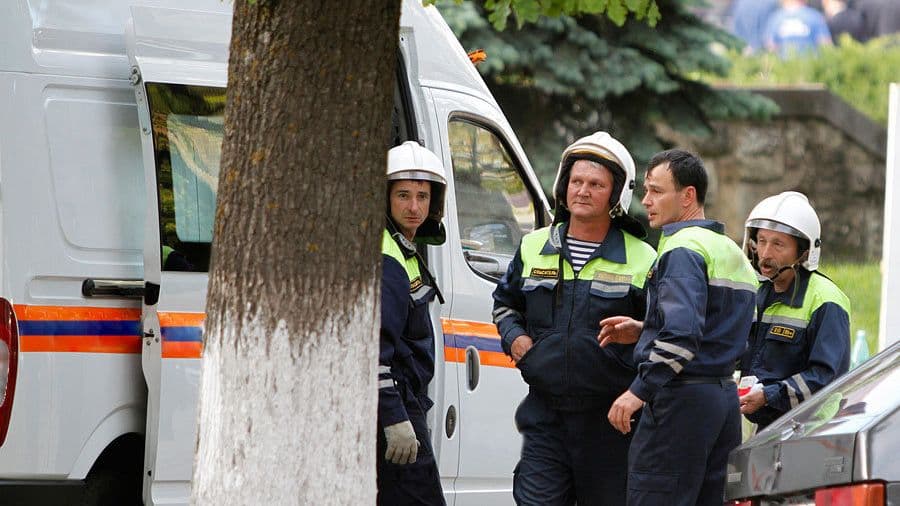 В Красноярске сняли годовалую девочку с подоконника окна на четвертом этаже